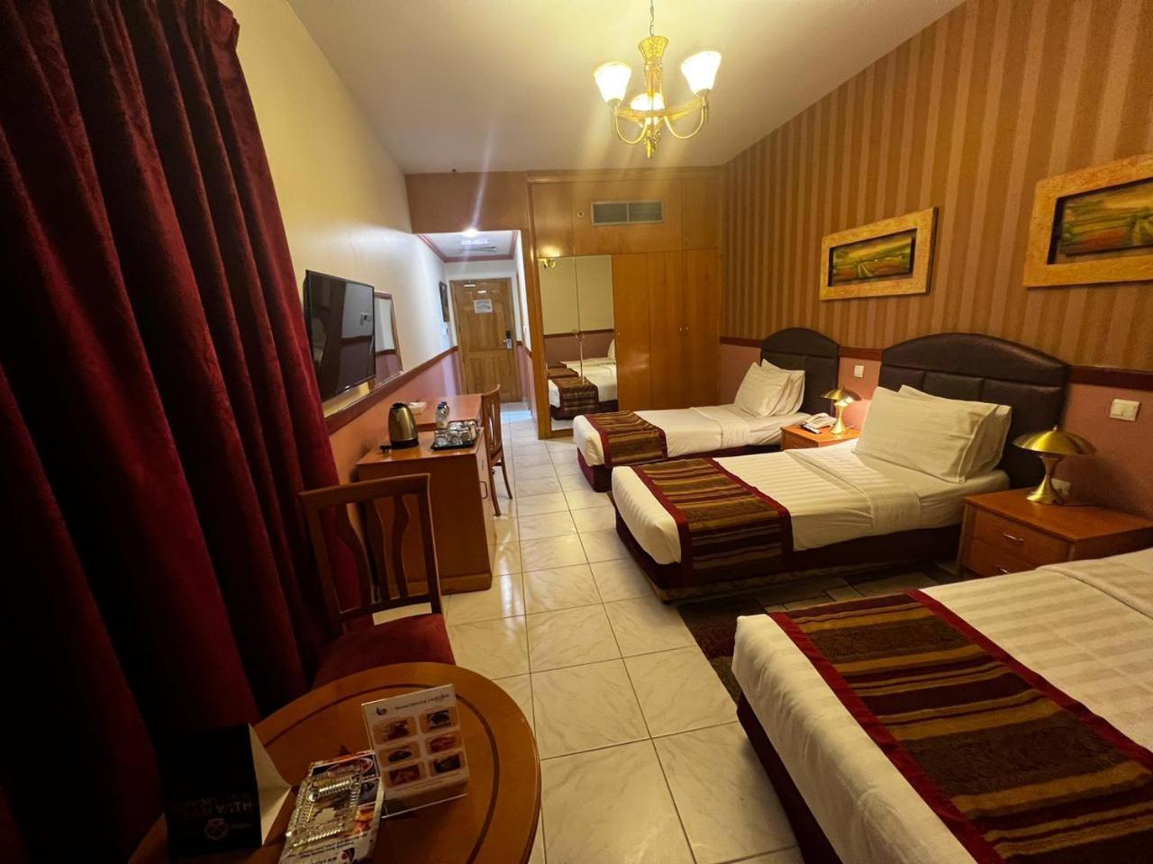 New California Hotel Dubaj Kültér fotó